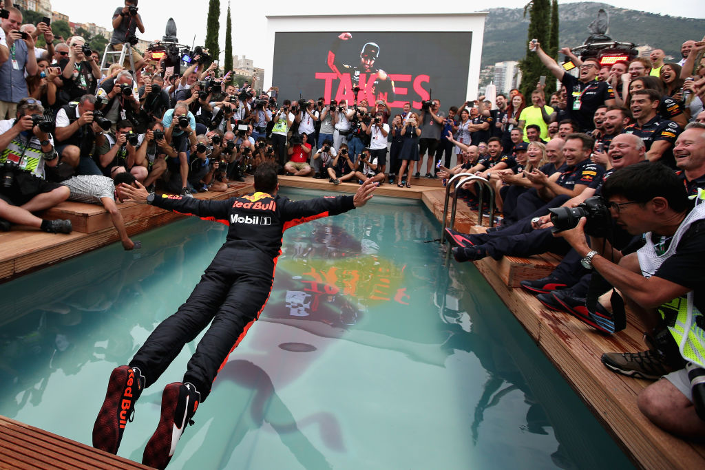 ¿Por qué F1 no permitió a Red Bull llenar de agua su tradicional piscina en el GP de Mónaco?