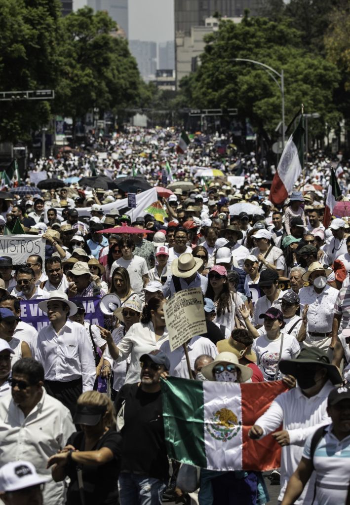 Fotos y videos de cómo se vivió la marcha en defensa de la SCJN