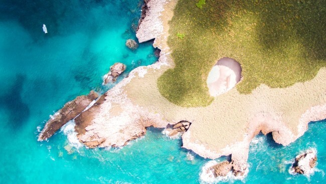 La playa que está en un cráter