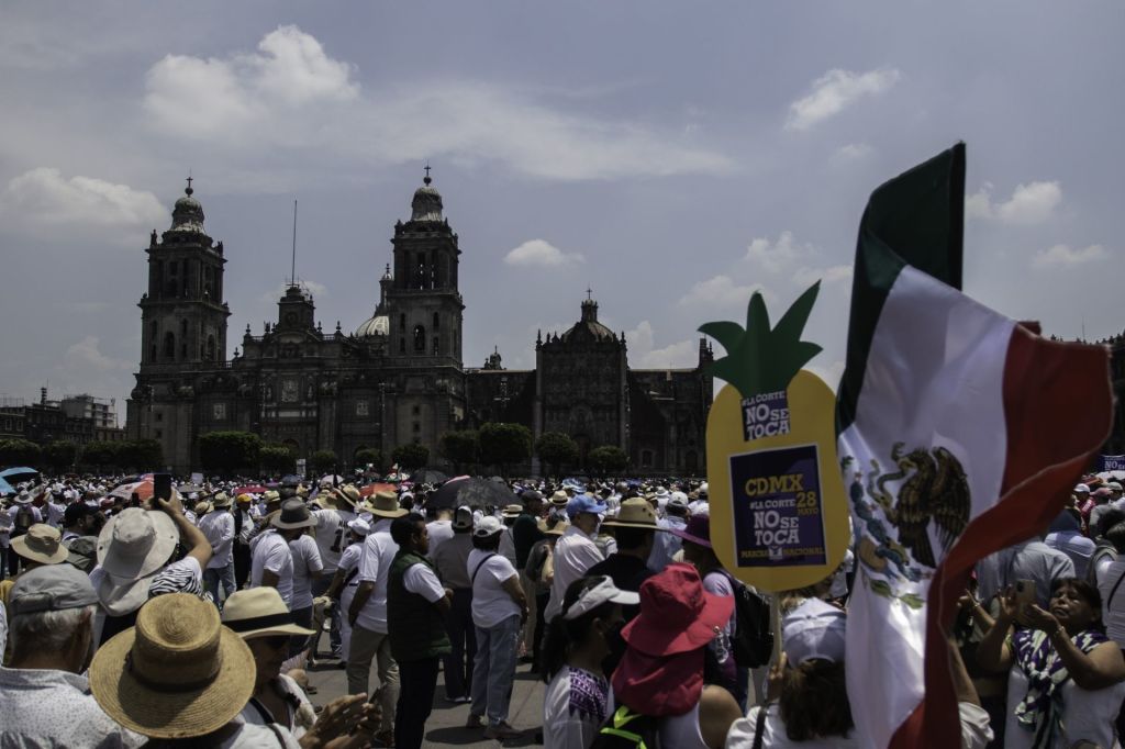 Fotos y videos de cómo se vivió la marcha en defensa de la SCJN