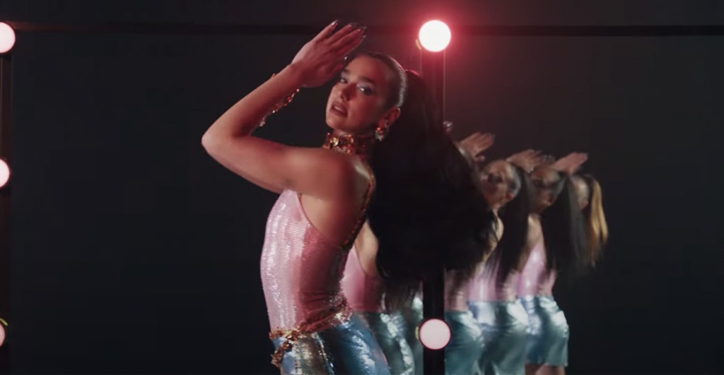 Dua Lipa estrena el video de "Dance The Night" para la película de 'Barbie' con Margot Robbie