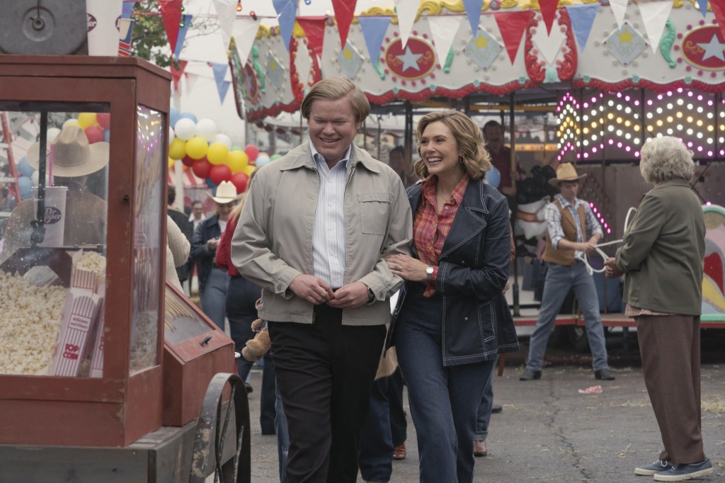 Elizabeth Olsen y Jesse Plemons en 'Love & Death'