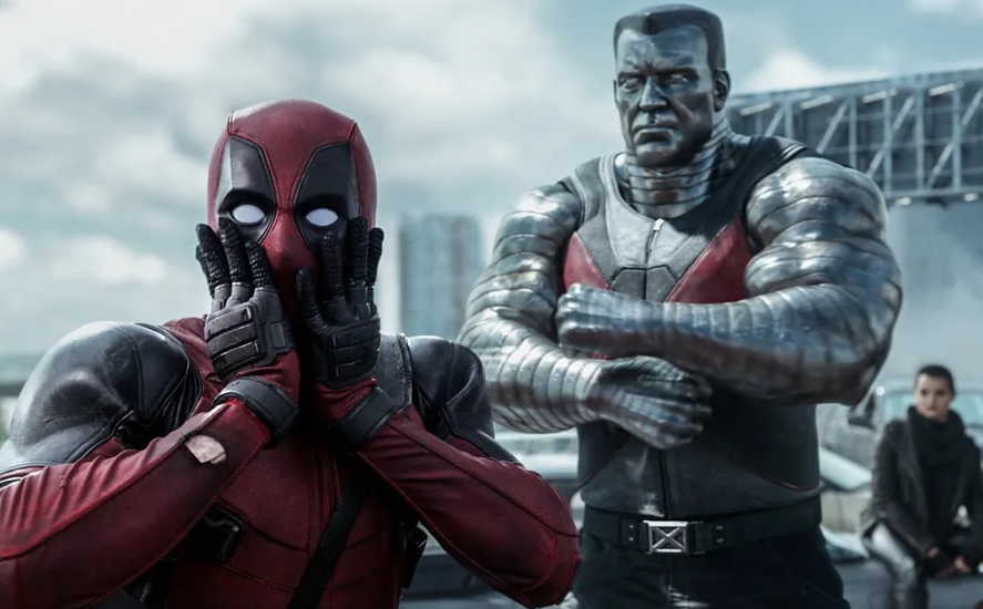 Deadpool sorprendido con Colossus en la película del antihéroe