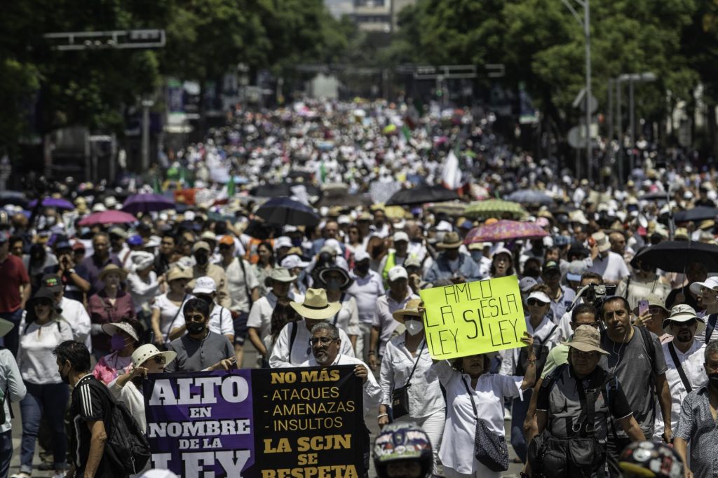 Fotos y videos de cómo se vivió la marcha en defensa de la SCJN