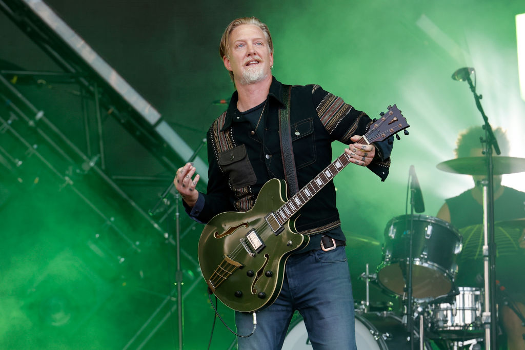 Queens of the Stone Age lanzan la nueva canción Carnavoyeur