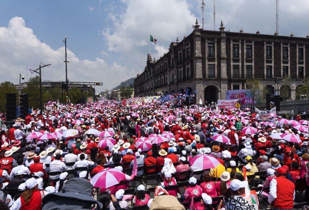 Se desata pelea campal en el cierre de campaña de Alejandra del Moral