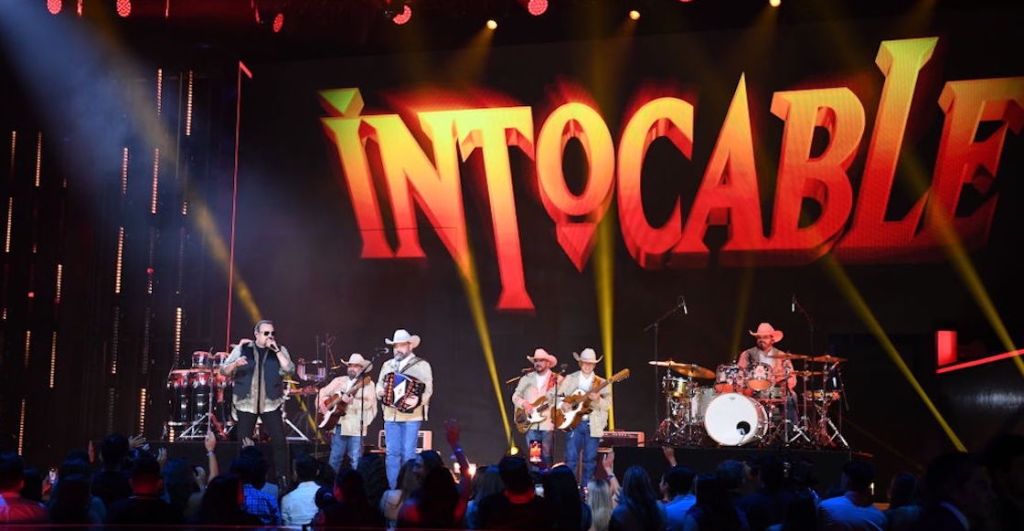 intocable-concierto-metrobus