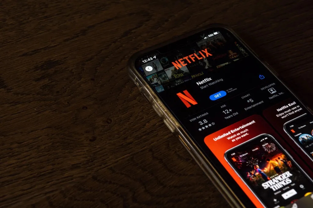 Te explicamos cuánto cuesta y cómo funciona el nuevo plan de cuentas compartidas de Netflix