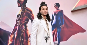 Ezra Miller reapareció en la alfombra roja y premiere de 'The Flash'