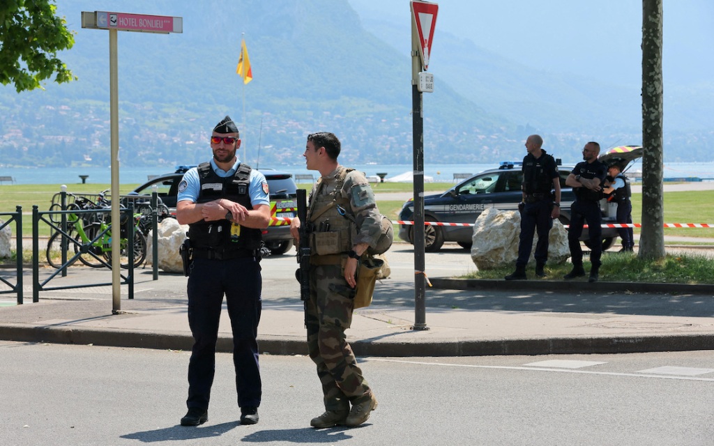 Hombre atacó a niños en Francia.