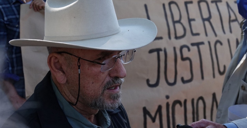 CIUDAD DE MÉXICO, 25ENERO2022.- Hipólito Mora, fundador del los grupos de Autodefensas de la comunidad de La Ruana, Michoacán; Jorge Zapata González, nieto del general Emiliano Zapata, y Gregorio López Gerónimo, fundador de la asociación civil El Buen Samaritano encabezaron la conferencia de prensa de la asociación Alto a la Guerra, Queremos Paz en donde exigen a los gobernadores de Morelos y Michoacán seguridad y lucha contra el crimen organizado.