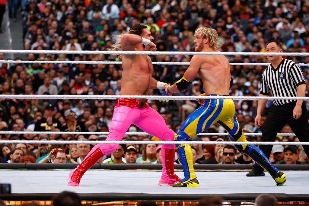 El YouTuber frente a Seth Rollins en Wrestlemania 39