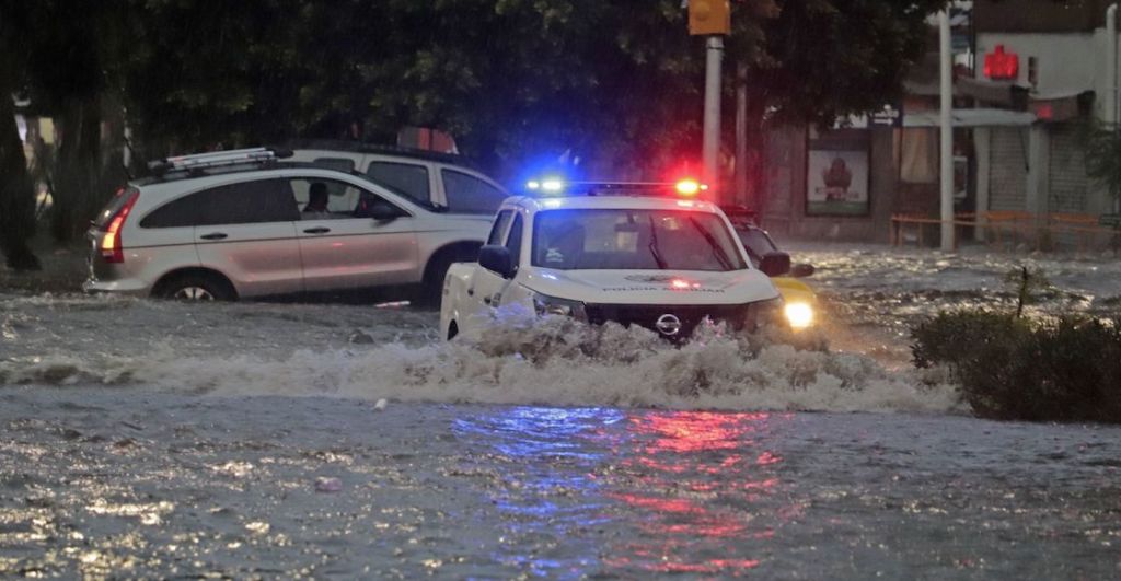 Huracán Adrián es categoría 1 con lluvias en estos estados