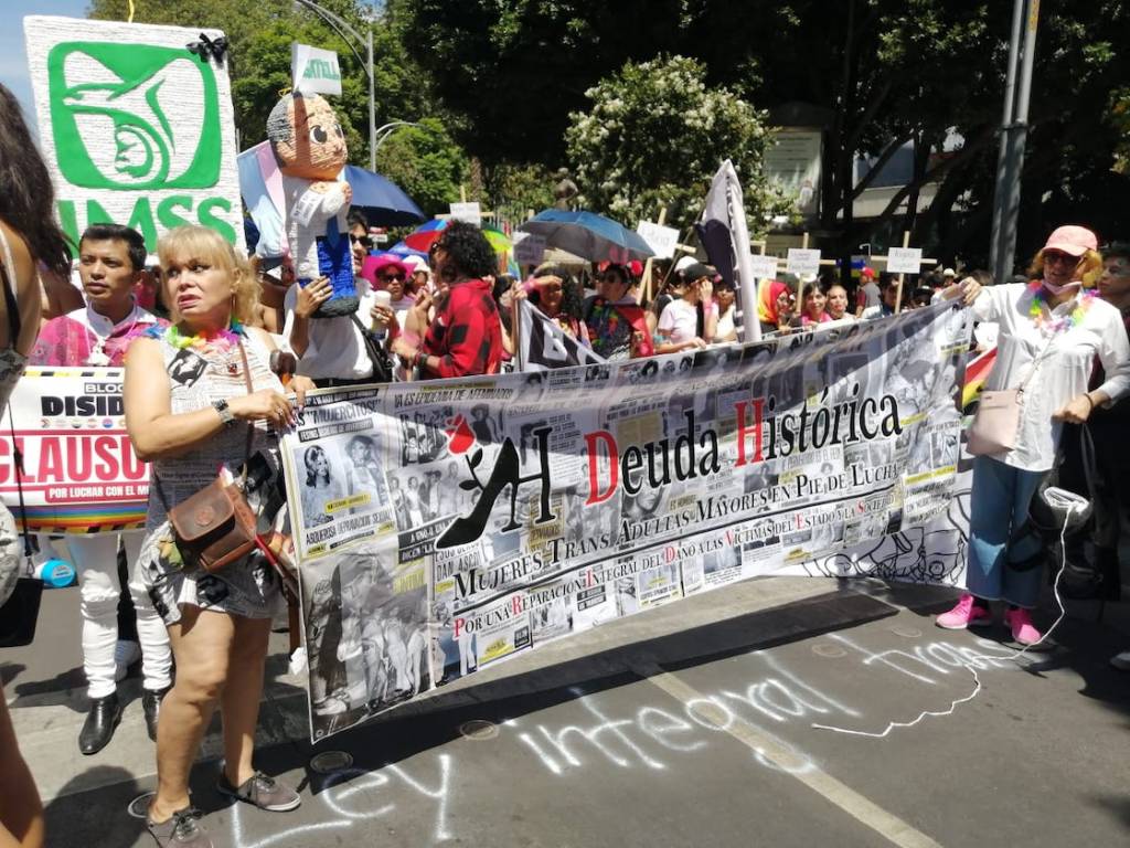 Pancartas de la Marcha LGBT.