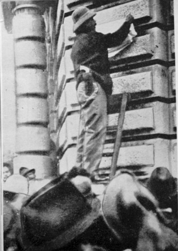 Escultura de Pancho Villa en la calle de Madero.