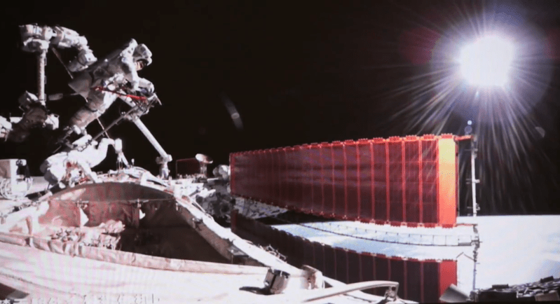 Nuevos tripulantes cumplen su primera misión fuera de la estación espacial china. Foto tomada de video