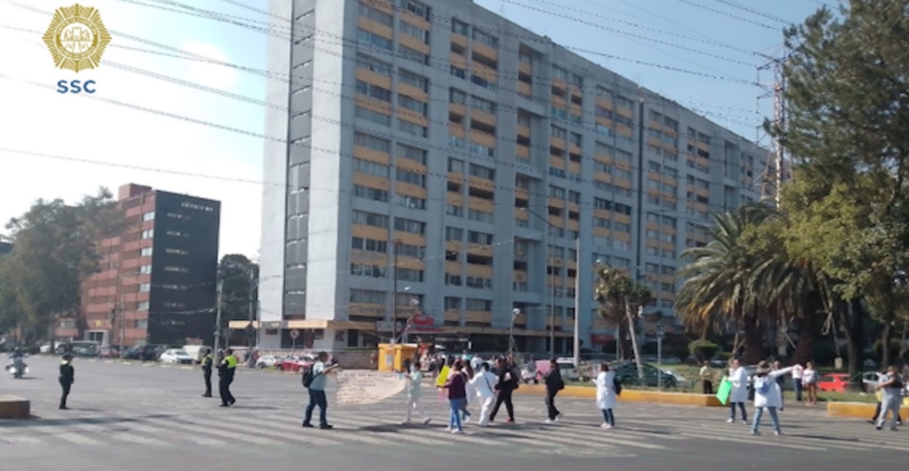 Bloqueos simultáneos de personal médico en Insurgentes, Ermita y más en CDMX