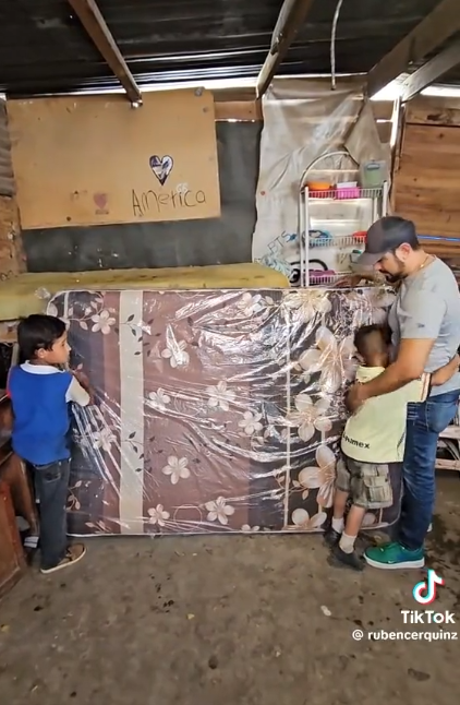 Niño llora de emoción al recibir una playera del América