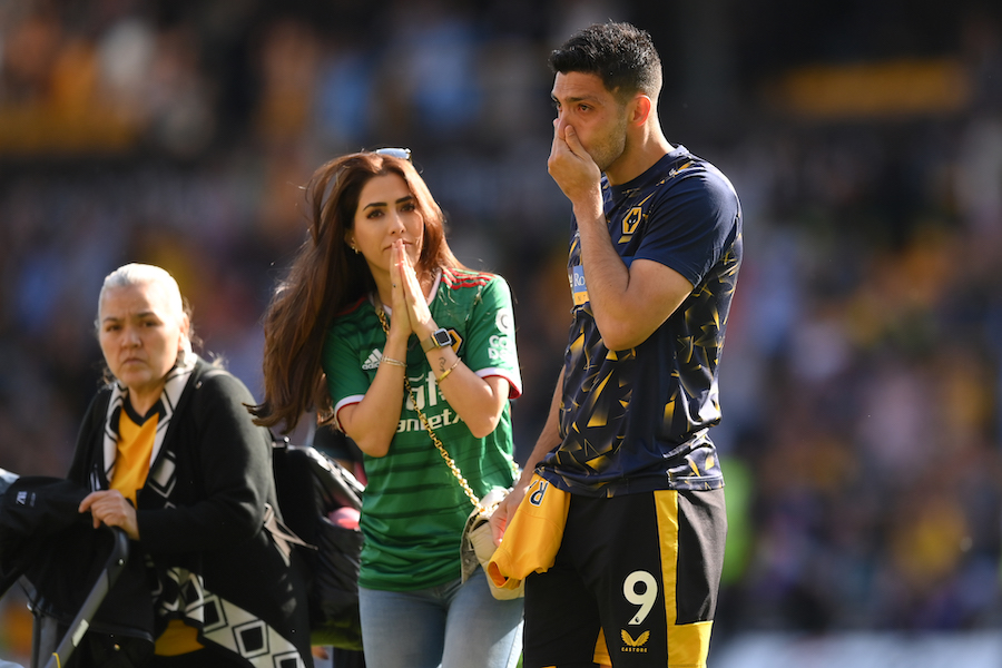 Raúl Jiménez estuvo acompañado por su familia en la despedida con el Wolverhampton