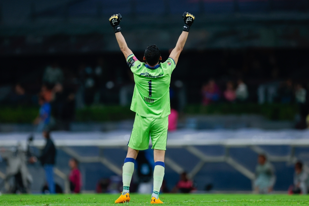 Jesús Corona habla sobre su salidas de Cruz Azul