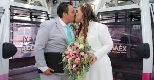 Boda en el Mexicable: Se casan en una cabina de la Línea 2, el novio le tenía miedo a las alturas