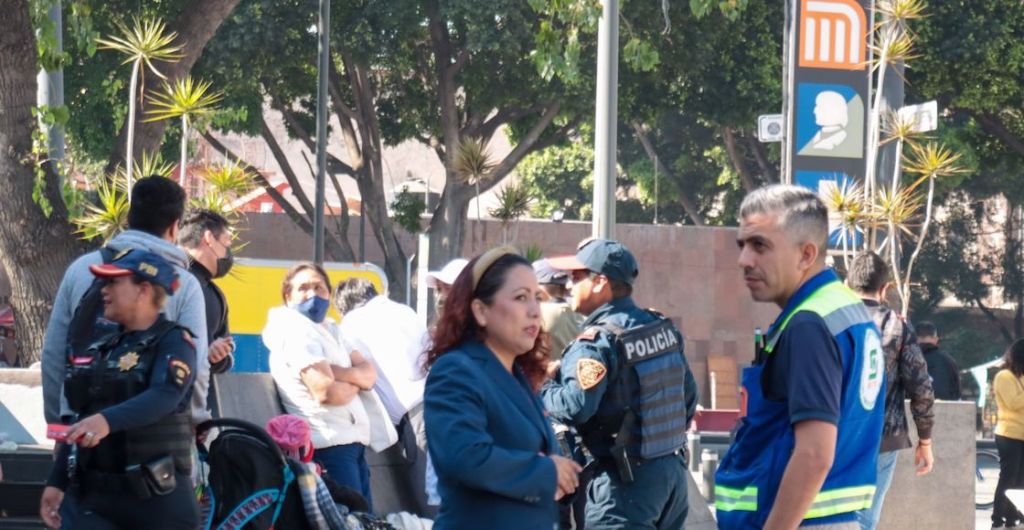 Un hombre murió arrollado por en metro, testigos señalaron que trato de un posible suicidio.