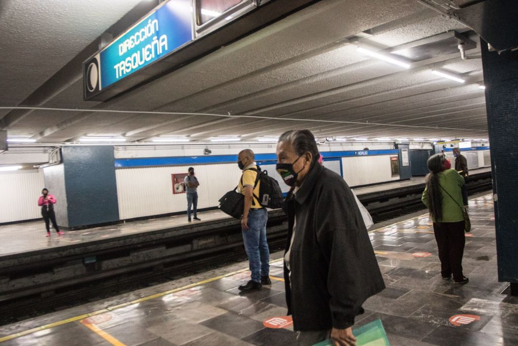 Taquillera es detenida por agredir a niña con discapacidad en el Metro de CDMX