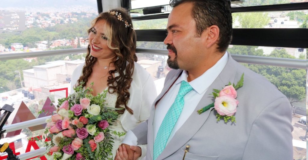 Boda en el Mexicable: Se casan en una cabina de la Línea 2, el novio le tenía miedo a las alturas