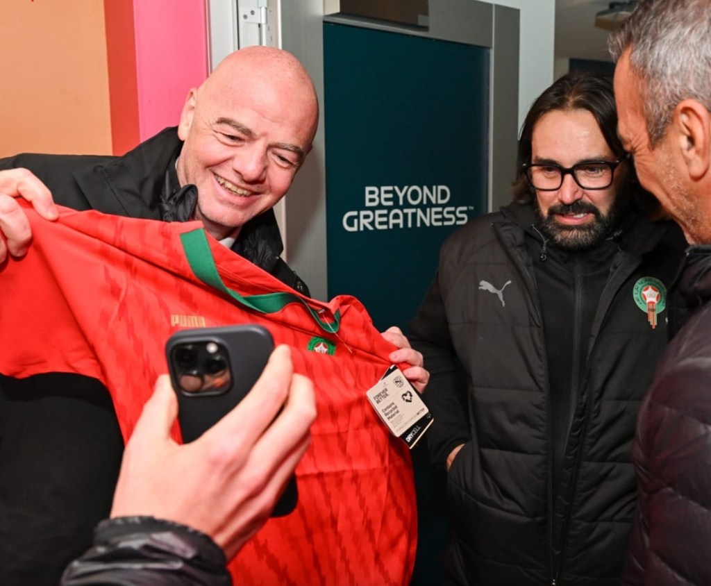 Gianni Infantino y Reynald Pedros 