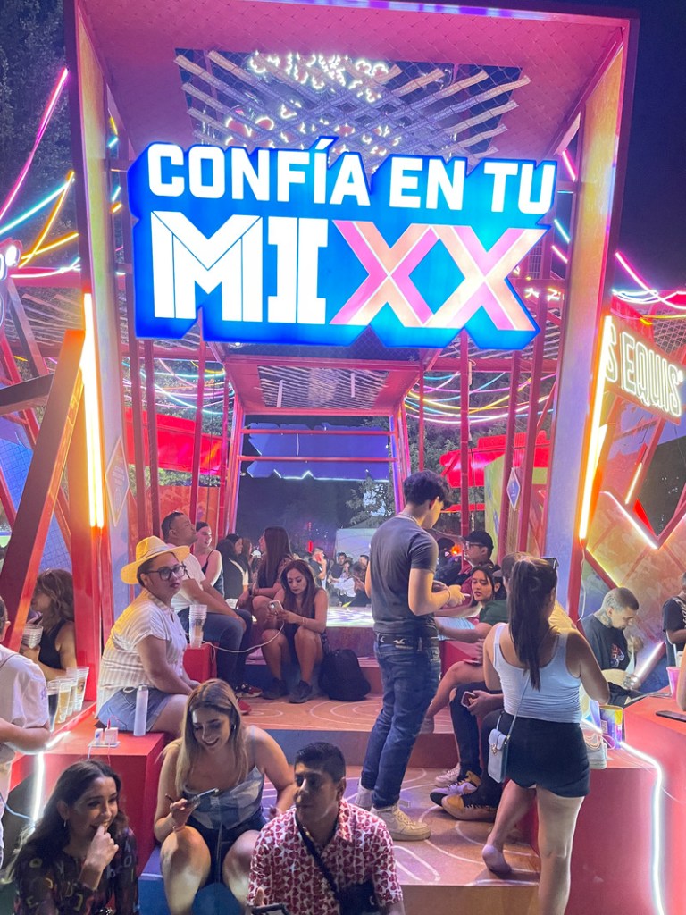 IG Bar de Cerveza Dos Equis en Dale MIXX 2023.