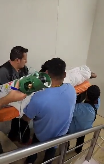 IMSS CDMX: Video muestra cómo bajan a paciente por las escaleras