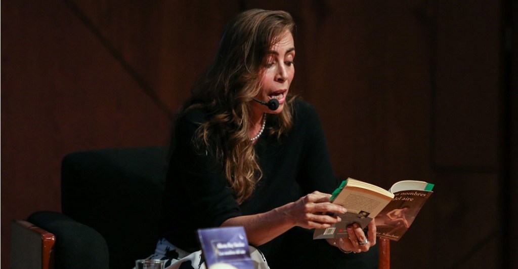 CIUDAD DE MÉXICO, 29AGOSTO2017.- En la sala Manuel M. Ponce del Palacio de Bellas Artes, Ricardo Cayuela, editor, Alberto Ruy Sánchez, escritor y Sasha Sokol, actriz y cantante, durante la lectura del libro que celebra 30 años "Los hombres del aire", novela del escritor reconocida con el premio Xavier Villaurrutia de Escritores para Escritores en 1987.