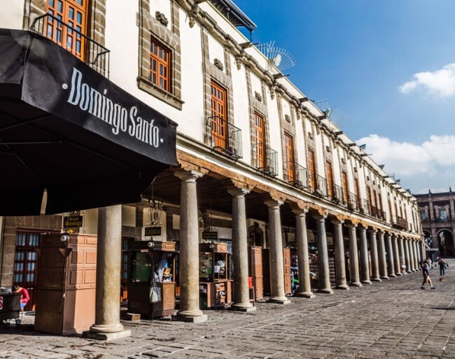 Escribir cartas de amor en la Plaza Santo Domingo