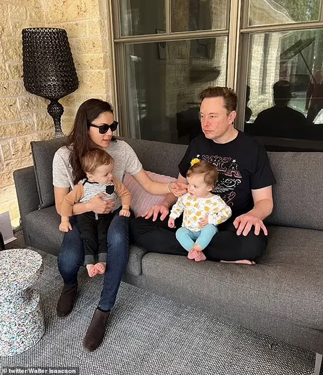 No es broma: Elon Musk y Grimes tienen un hijo llamado 'Techno Mechanicus' 