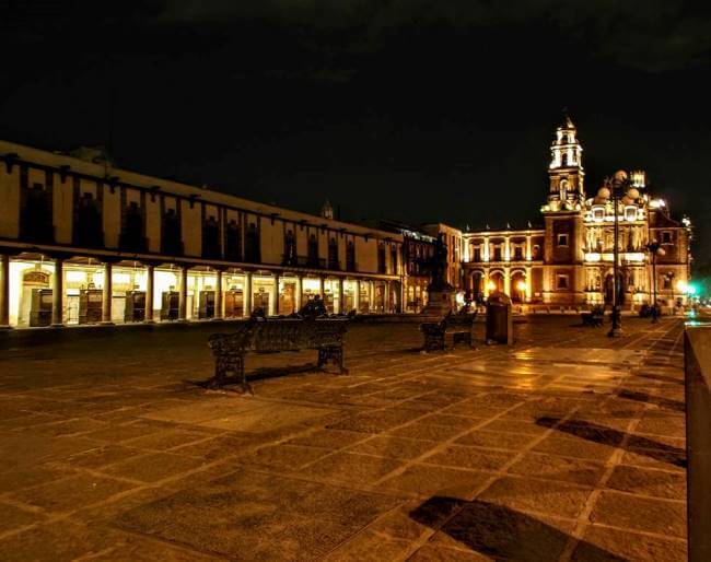 Escribir cartas de amor en la Plaza Santo Domingo