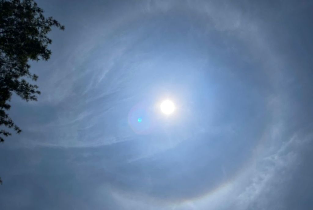 ¿Vieron el Sol? 10 fotos chidas del halo solar que sorprendió a CDMX