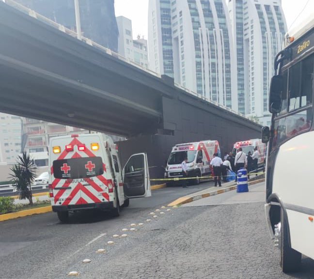 Asesinaron a dos hombres afuera de Plaza Interlomas 