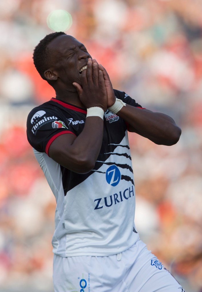 Luis Advíncula en su etapa con Lobos BUAP