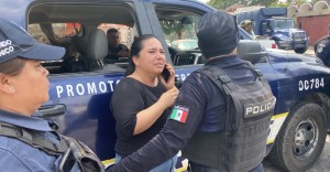 Porque México: Policías de Morelos golpean a reportera de Aristegui Noticias