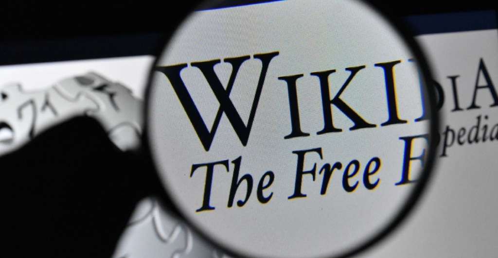 Ora ora: Lo que sabemos del hackeo que sufrió Wikipedia en Español