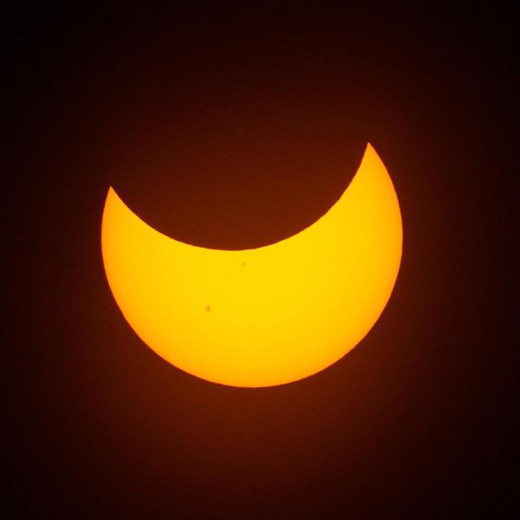 Fotos y videos del eclipse solar 2023