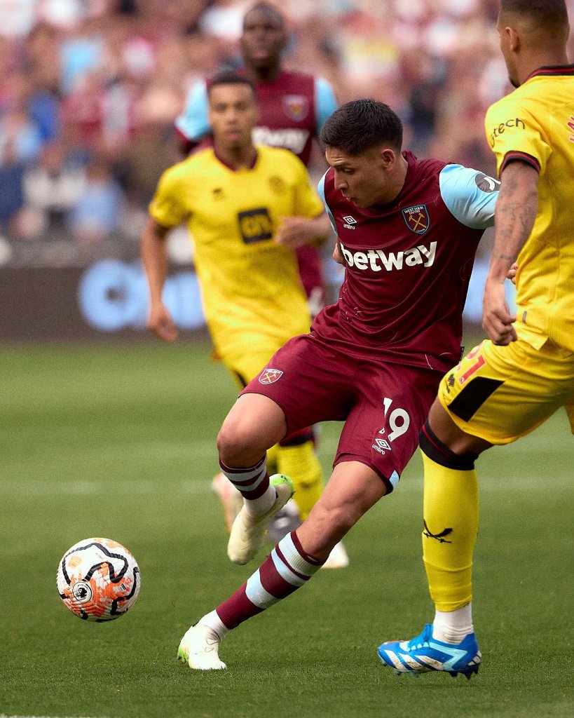 Edson Álvarez se fue ovacionado del estadio con el West Ham 