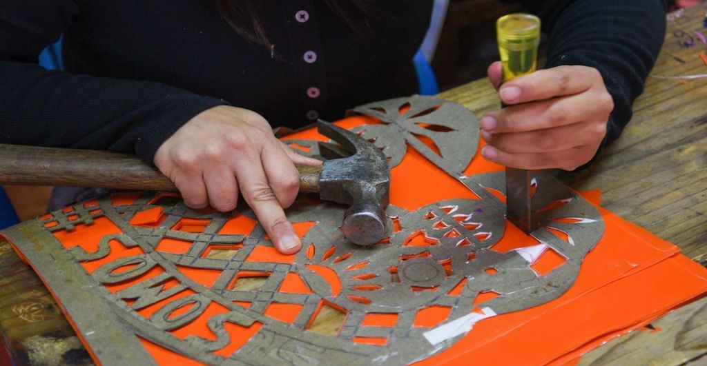 papel-picado-dia-muertos-tecnica-como-se-hace