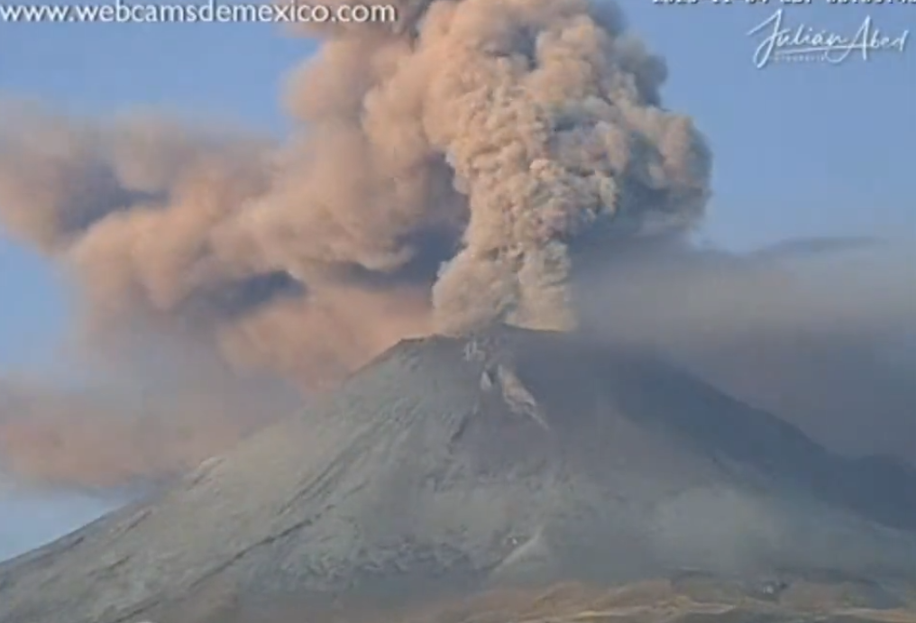 Popocatépetl registra intensa actividad y hay riesgo de caída de ceniza