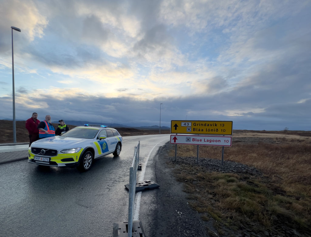 Temblores, evacuaciones y una amenaza de erupción: ¿Qué ocurre en Islandia?