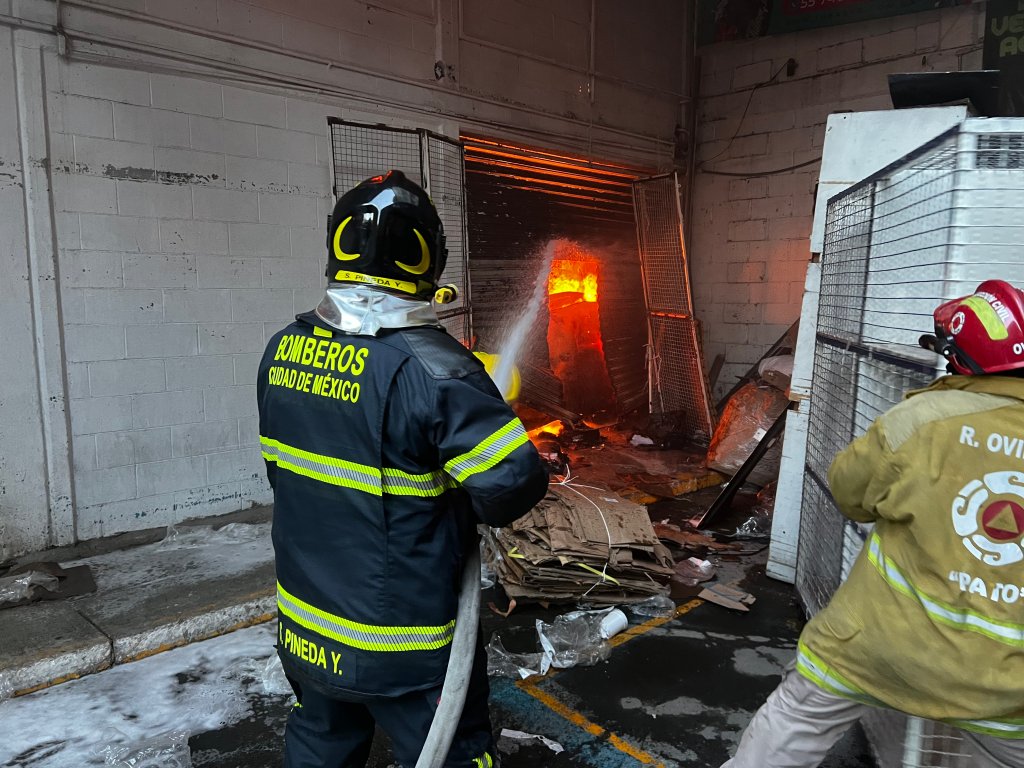 Fotos y videos para dimensionar el tremendo incendio en Tepito 