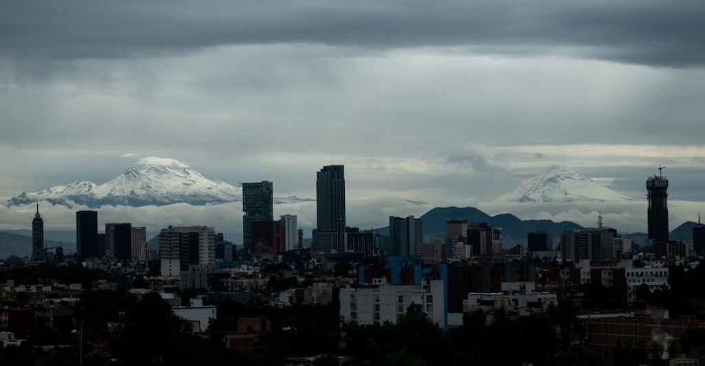 Fotos de los volcanes Iztaccíhuatl y Popocatépetl que nos dan fuerza para aguantar el friazo