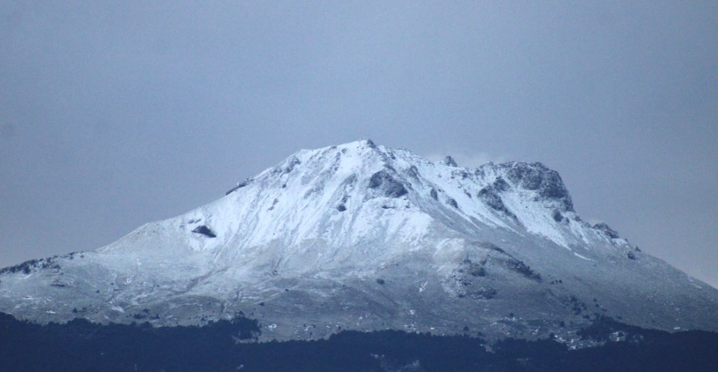 Fotos de los volcanes Iztaccíhuatl y Popocatépetl que nos dan fuerza para aguantar el friazo