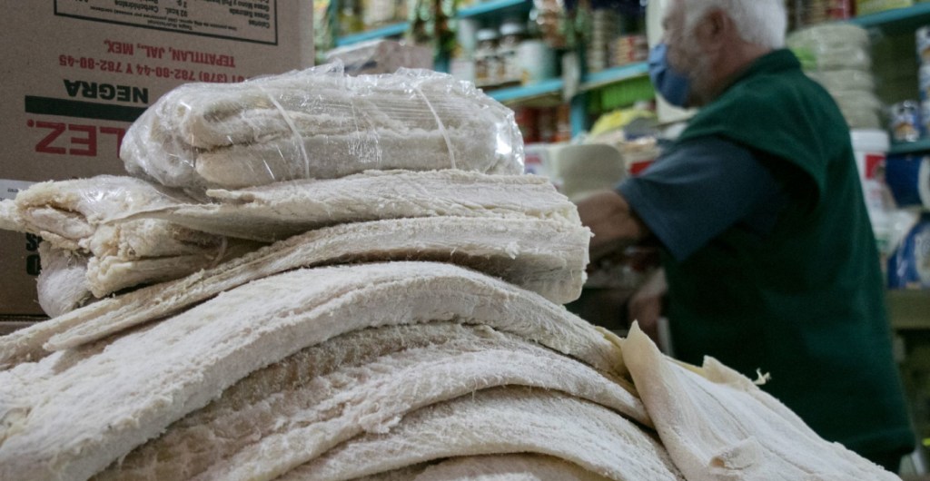 Aguas si vas a cenar bacalao, podrías estar comiendo tiburón