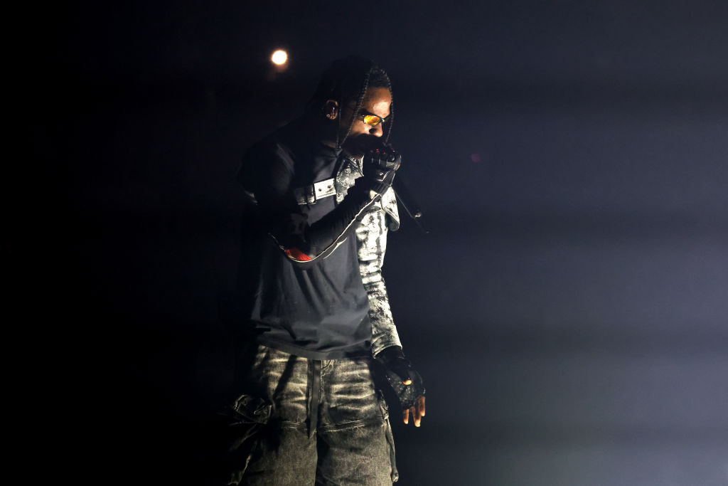 Detallazo: Travis Scott regala 5 mil dólares a conserje durante concierto  